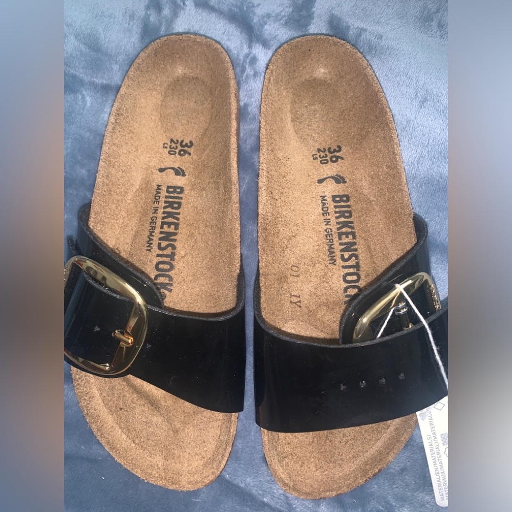 PATENT BLACK BIG BUCKLE
Birkenstock